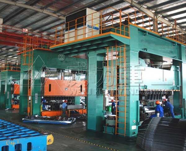 熱沖壓成型生產(chǎn)線設(shè)備之一1200噸液壓機(jī)