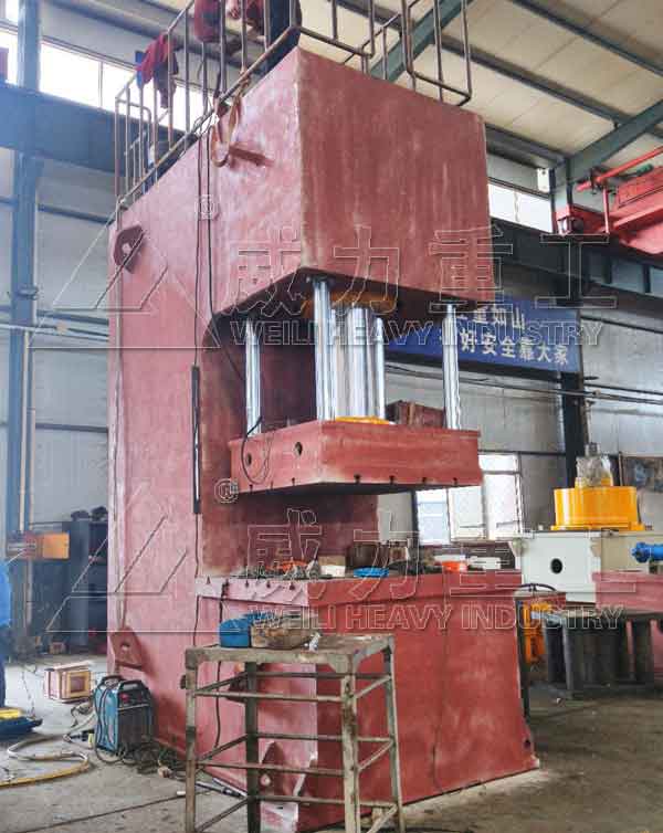 500噸單柱校直液壓機廠家生產(chǎn)車間