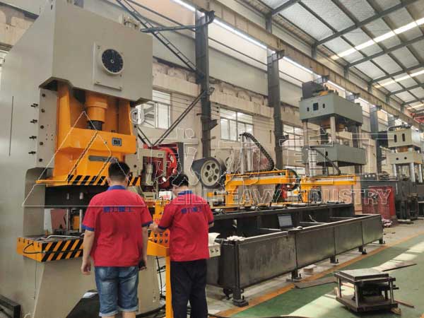 200噸氣動沖床錨桿托盤自動生產(chǎn)線