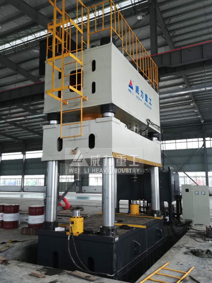 2000噸四柱液壓機(jī)模壓SMC汽車前保險杠