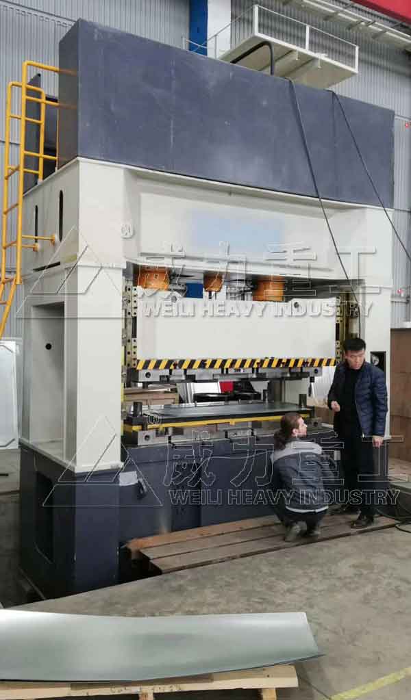 800噸框架式液壓機