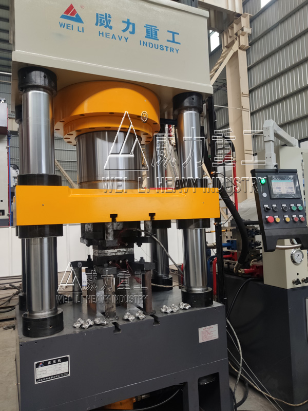 500噸汽車(chē)配件成型液壓機(jī)